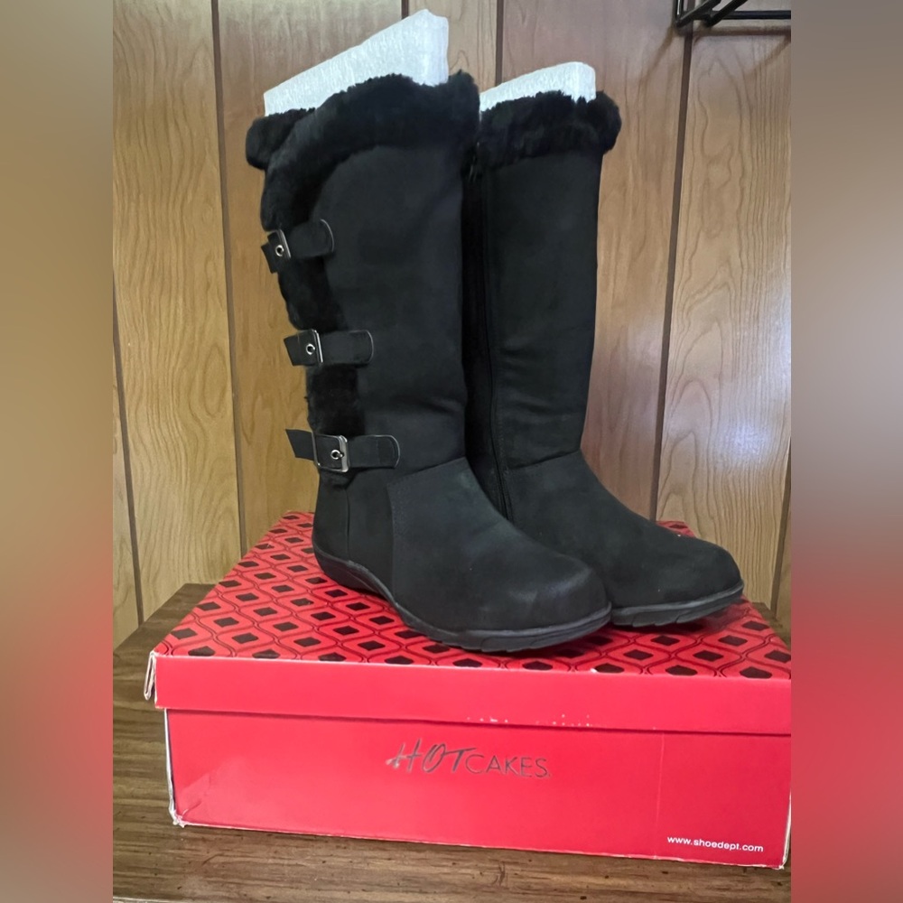 Hot cakes Girl black boots, Size 2 M, black.